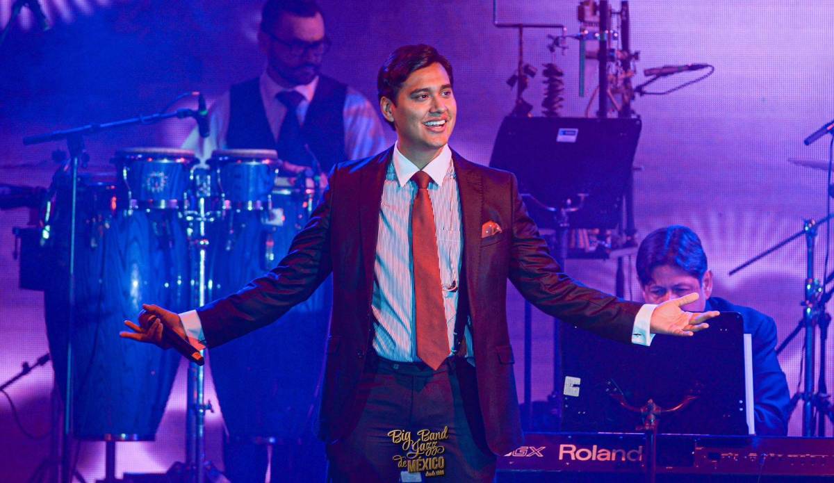 El cantautor hondureño Daniel Ochoa triunfa con sus presentaciones en México