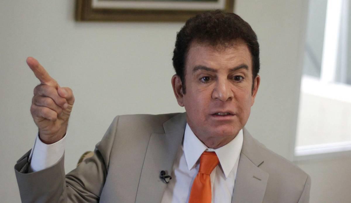 Salvador Nasralla presenta solicitud de precandidatura en el PL