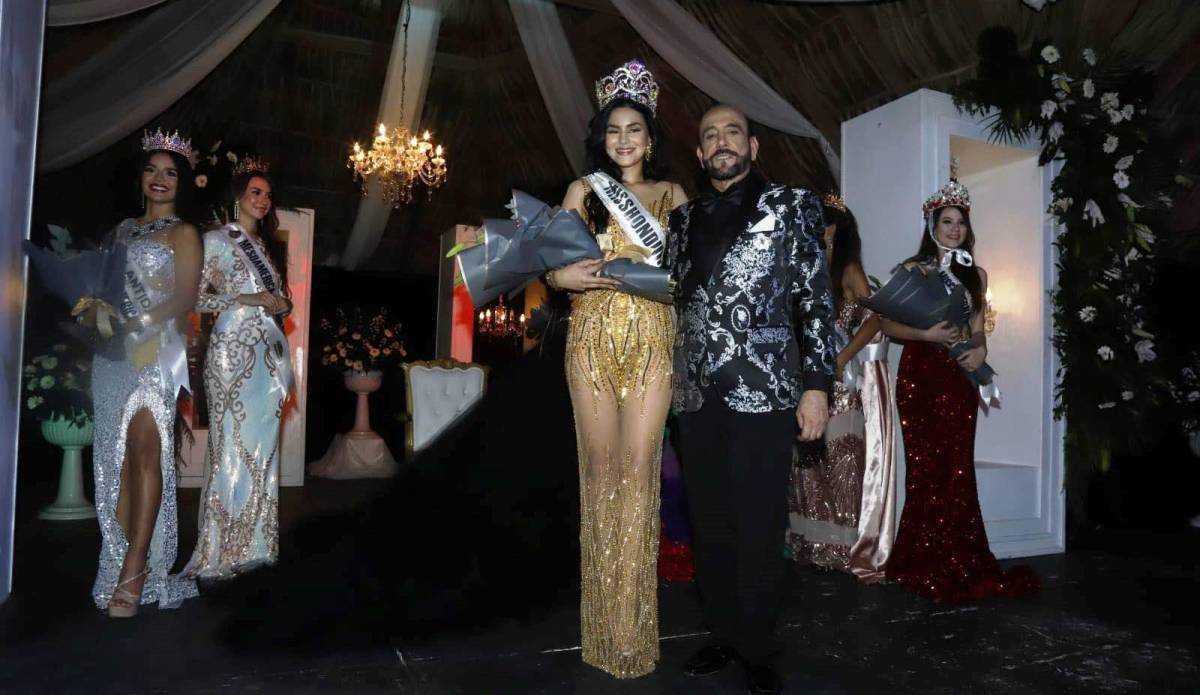 Yelsin Almendarez junto con Eduardo Zablah, director del Miss Honduras Mundo.