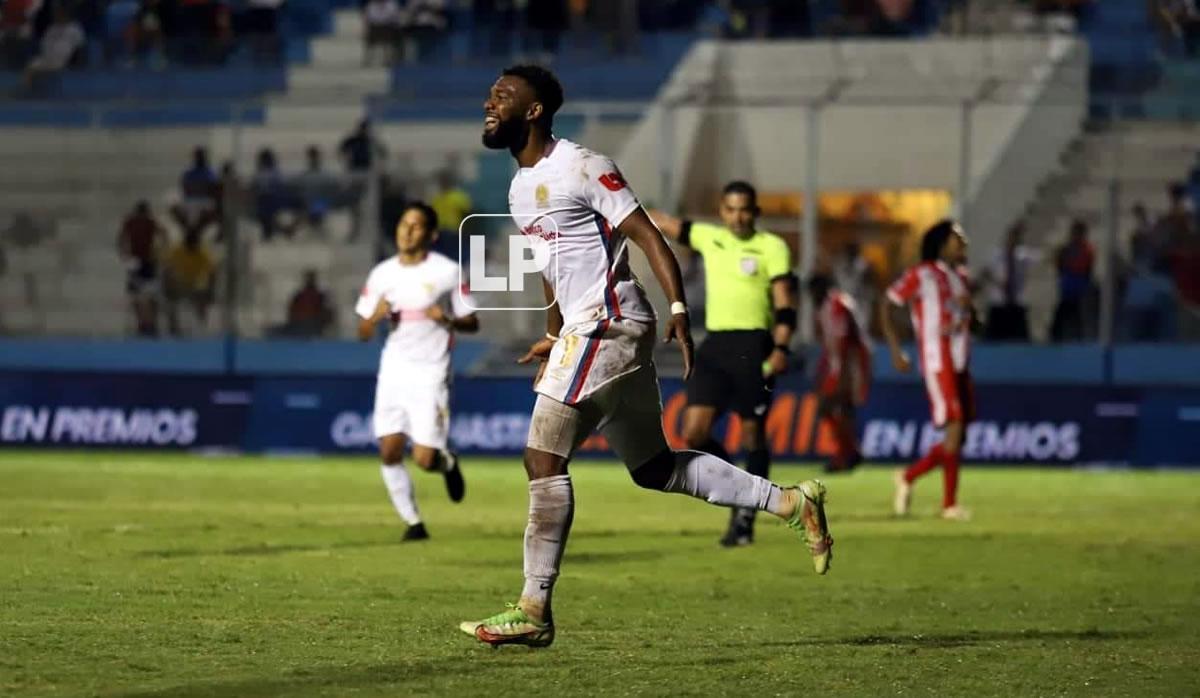 Jorge Benguché selló el triunfo del Olimpia con el segundo gol contra el Vida.