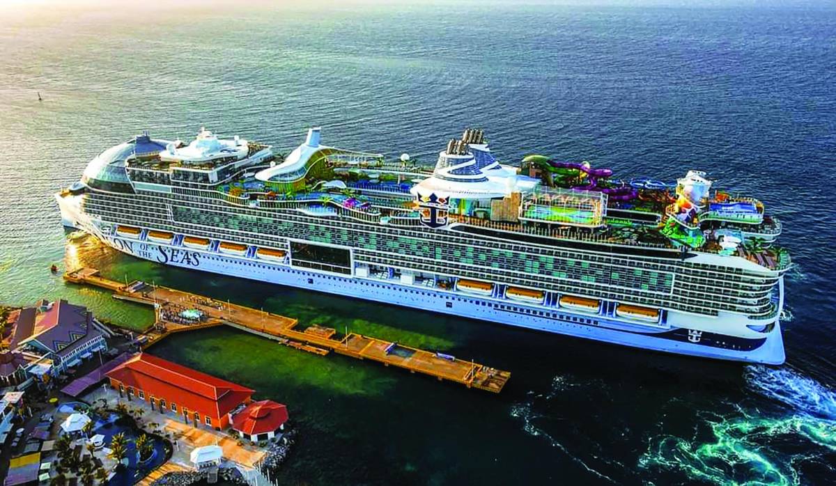 El “Icon of the Seas” llegó con más de 6,000 turistas a Roatán