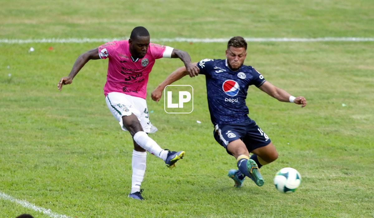 Con este derechazo marcó Clayvin Zúniga su noveno gol del Torneo Apertura 2022.