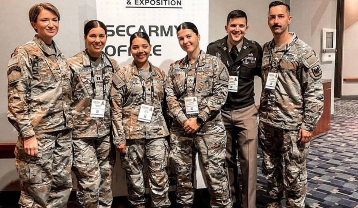 De migrante a líder militar en USA: hondureña narra entre lágrimas su travesía