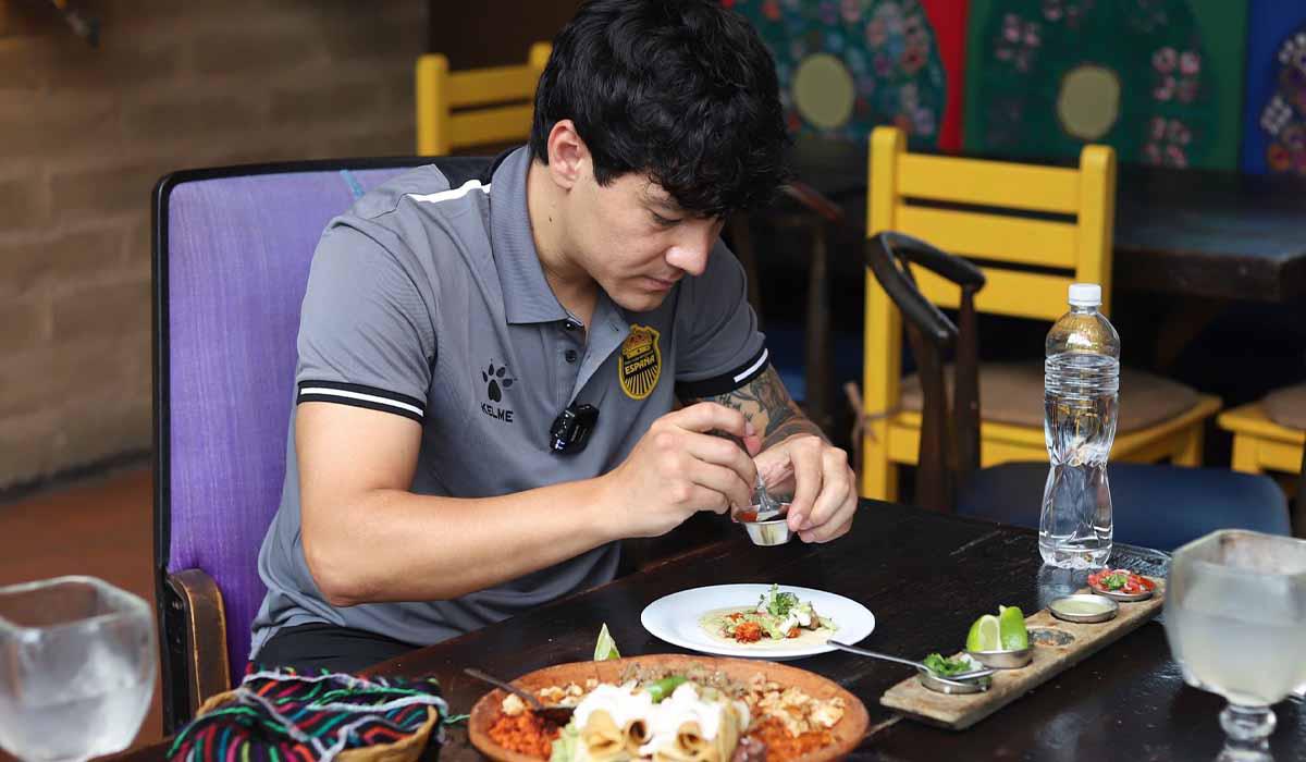 Michael Pérez disfrutó de unos tacos mexicanos en Tacontento.