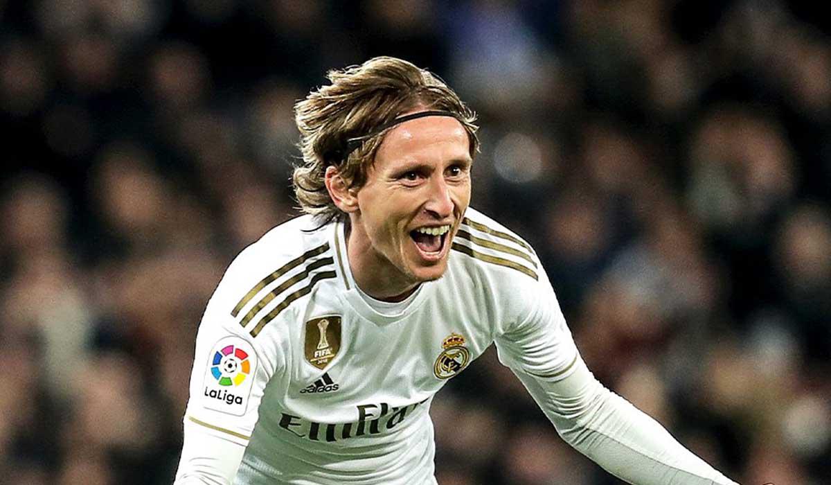 Modric rechaza impresionante oferta y renueva con Real Madrid