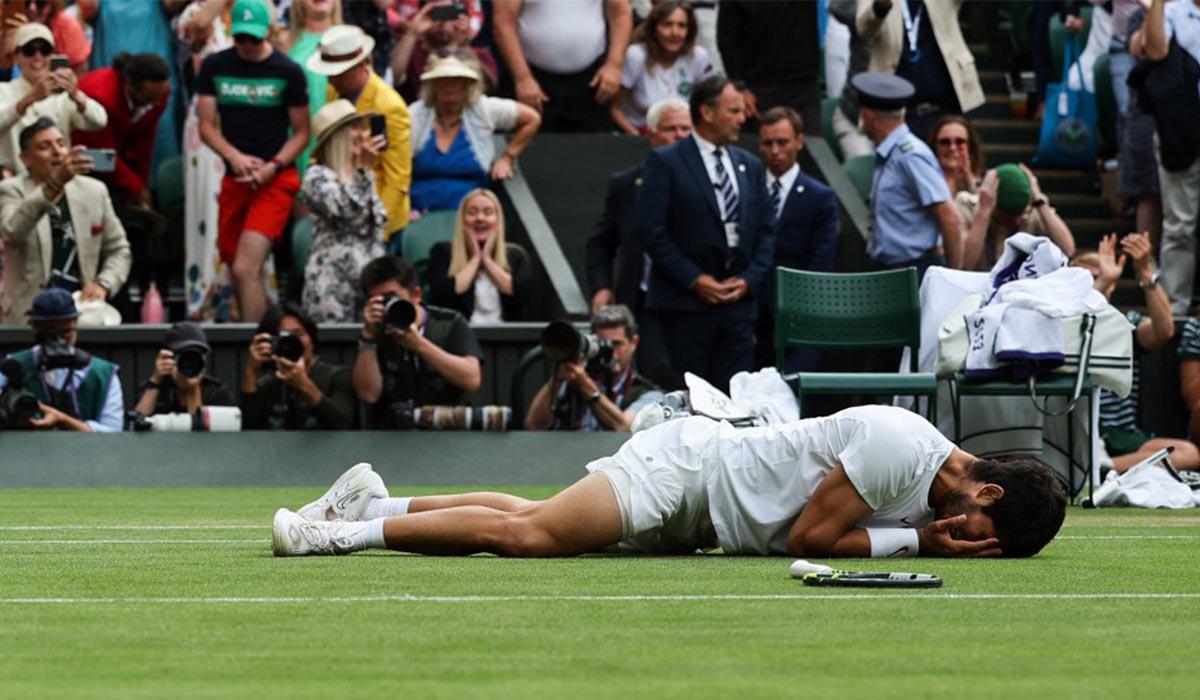 Alcaraz no pudo contener el llanto producto de la emoción tras ganar su primer Wimbledon.