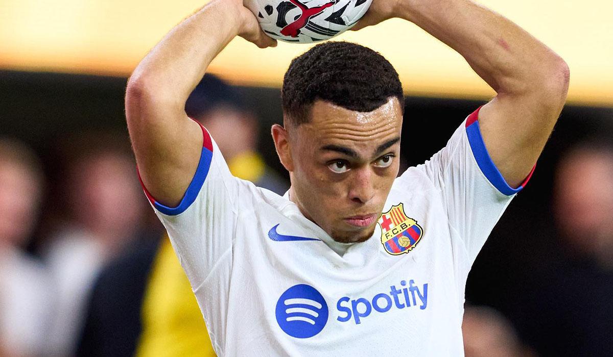 Sergiño Dest se va del Barcelona y jugará en el PSV.