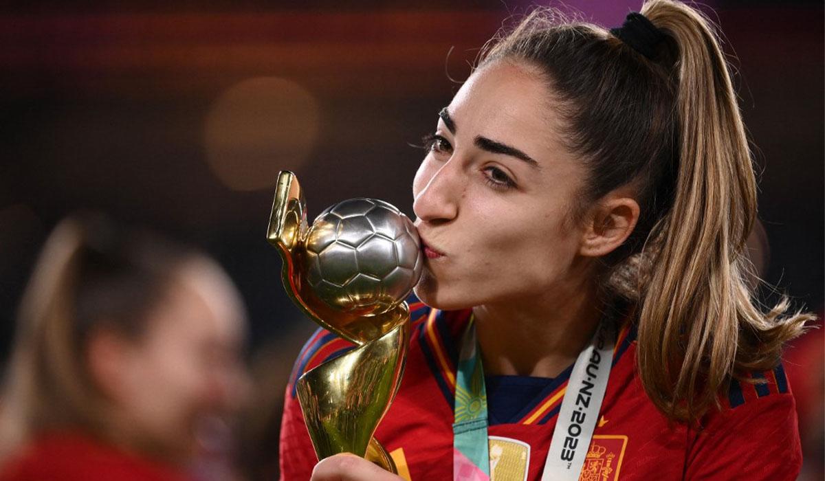 Futbolista pierde a su padre horas después de ser campeona del mundo