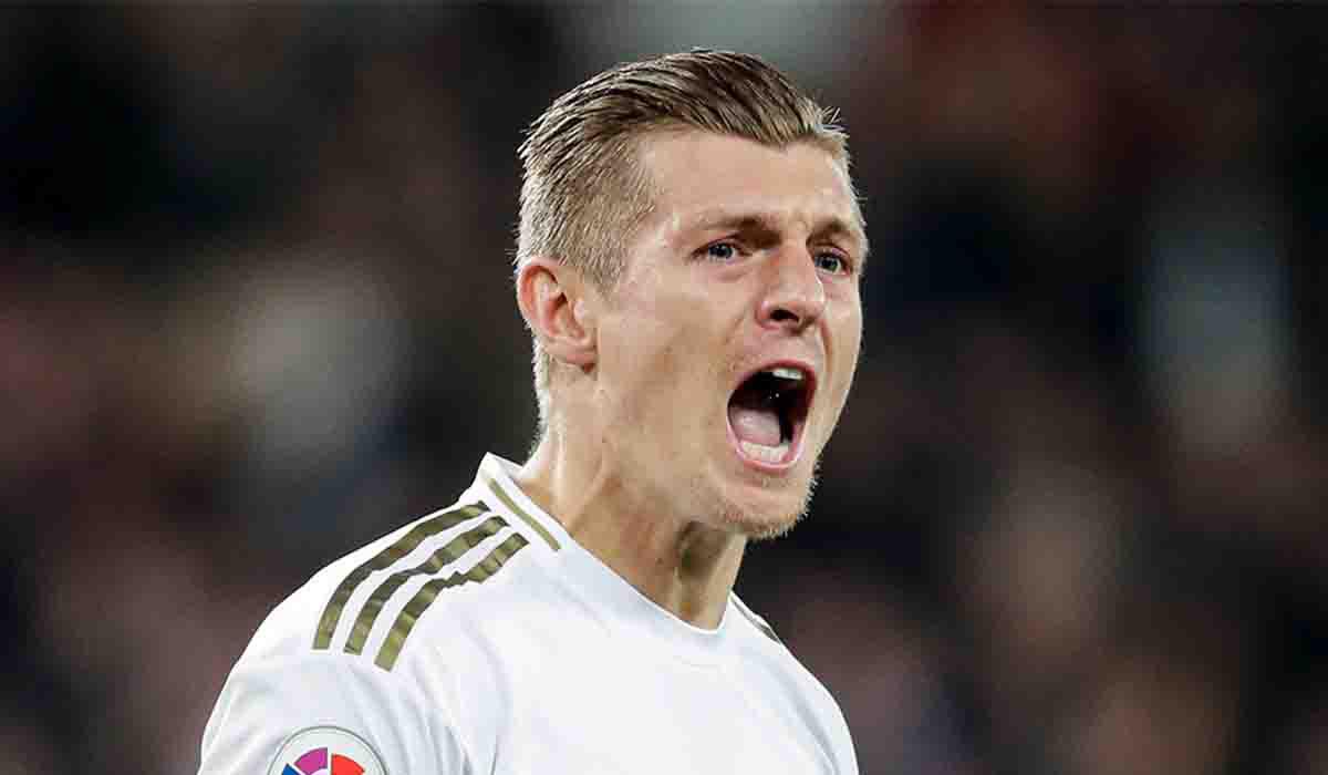 Toni Kroos renovó con el Real Madrid por una temporada más.