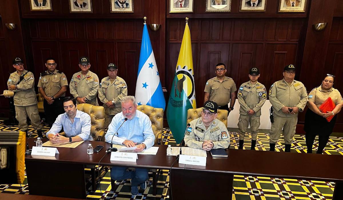 Comandante de bomberos rechaza cheque municipal por L77.8 millones