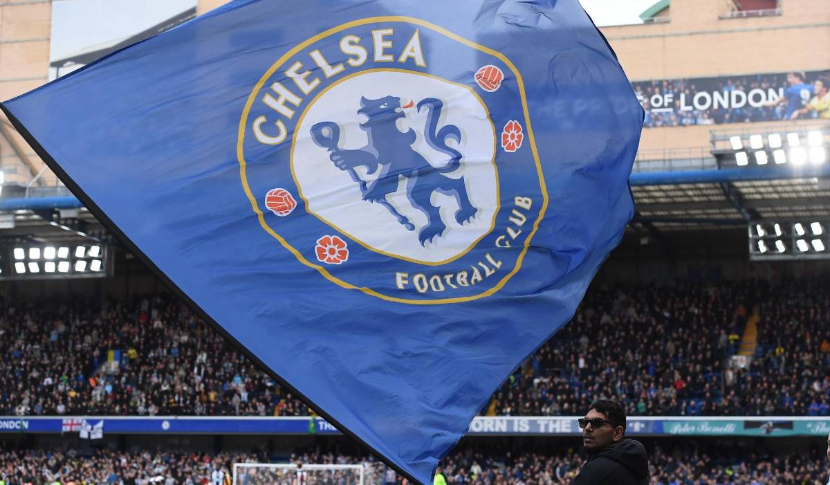 Chelsea no tiene dinero para viajar en avión y uno de sus futbolistas ofrece pagar todo