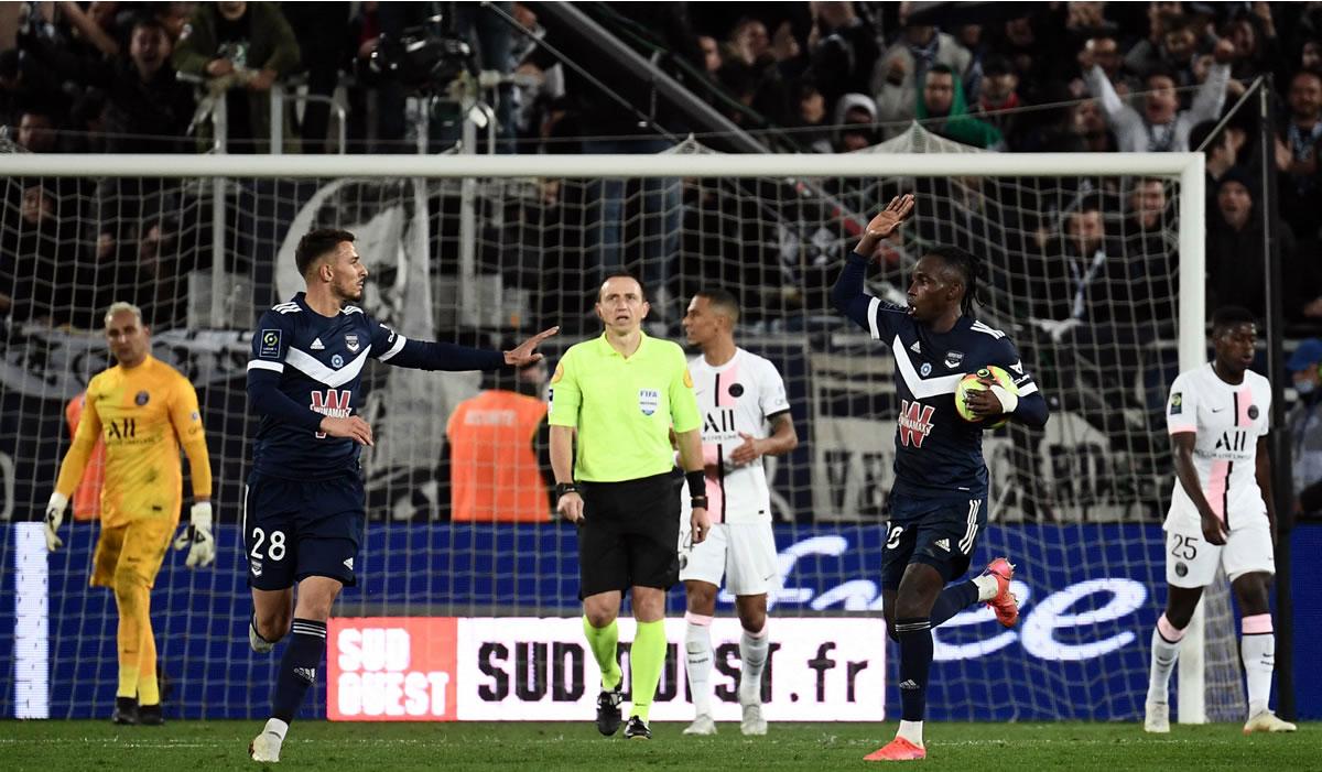 Alberth Elis le marcó un gol al PSG, con Keylor Navas en la portería.