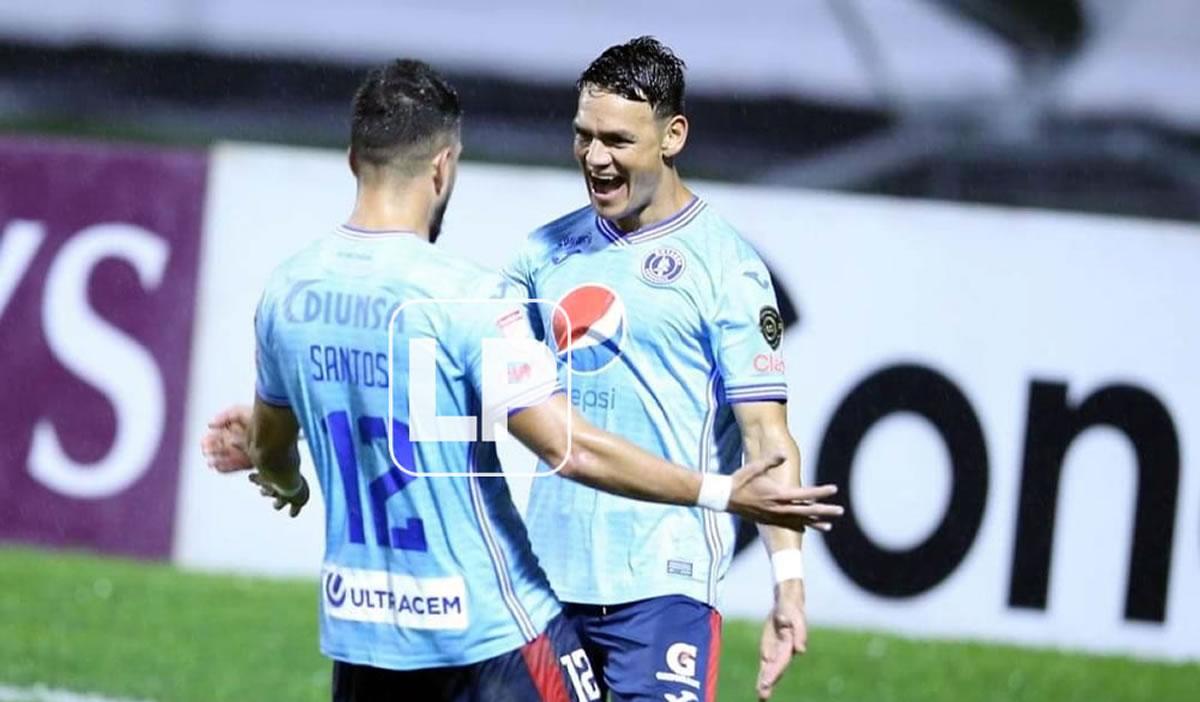 Moreira agradeció a Marcelo Santos por la asistencia en el primer gol.