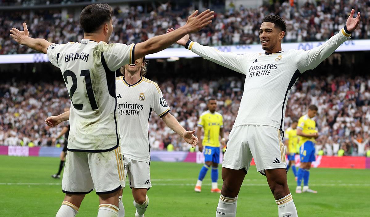 Real Madrid cumple goleando al Cádiz y pone el broche al título de Liga Española