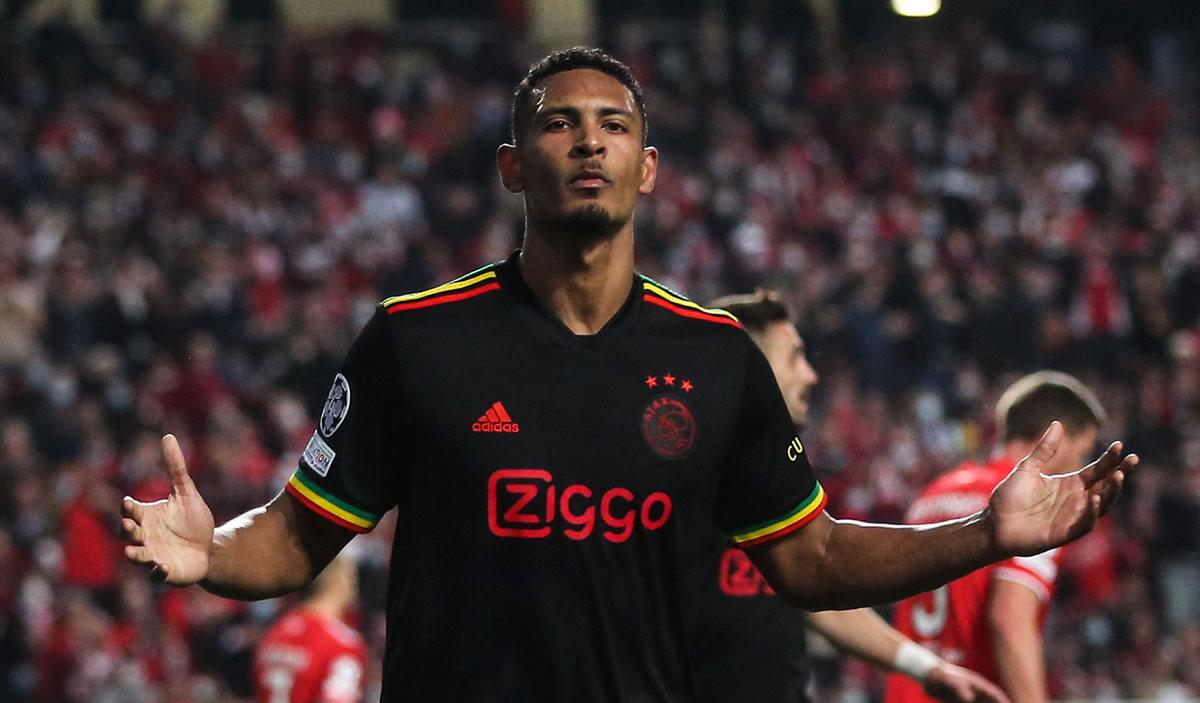 Sébastien Haller es el actual goleador de la Champions League.