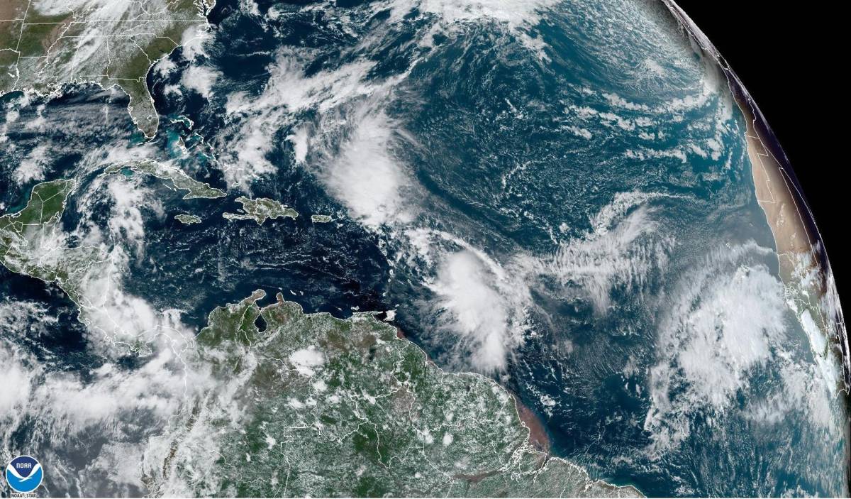 Depresión tropical deja fuertes lluvias en Nicaragua, y huracán Tammy sigue hacia el norte