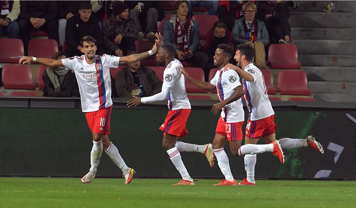 Lucas Paquetá celebrando su gol contra el Sparta Praga.