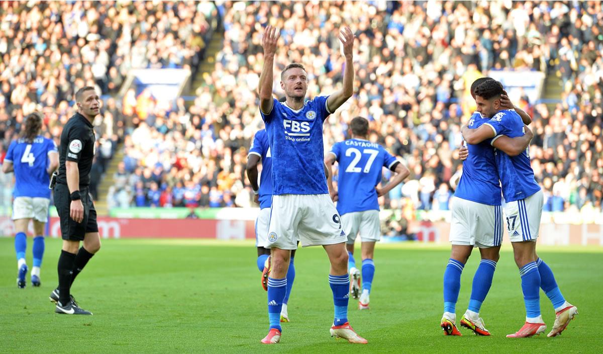 Jamie Vardy marcó el tercer gol del Leicester City.