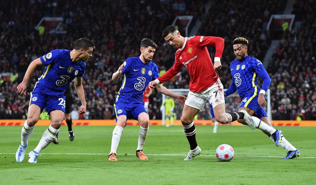 Cristiano Ronaldo marcado por Reece James, Jorginho y César Azpilicueta.