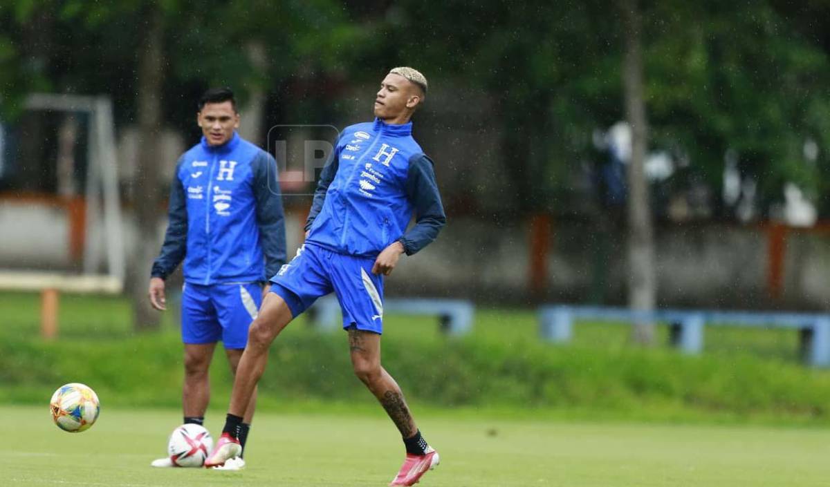 El centrocampista Kervin Arriaga en el entrenamiento de la escuadra hondureña.