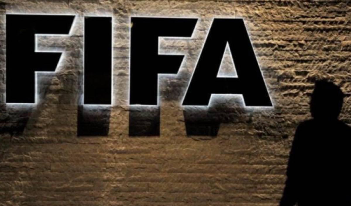 FIFA en problemas tras denuncia que podría cambiar al fútbol: “Es un abuso”