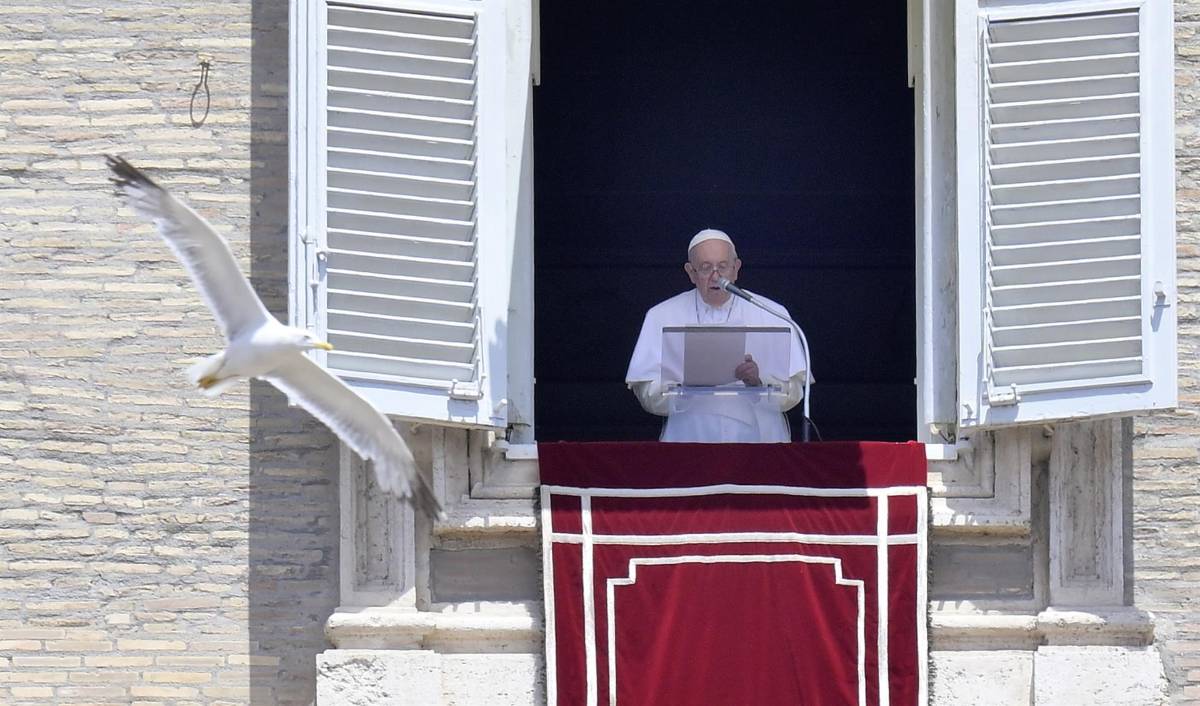 El papa Francisco pide que no se olvide al pueblo ucraniano golpeado por la guerra