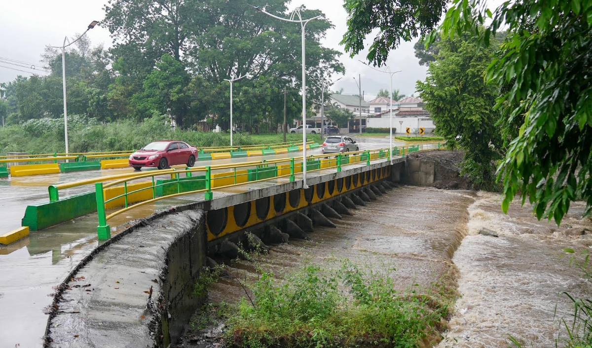 Tormenta Sara pone a prueba los vados de San Pedro Sula
