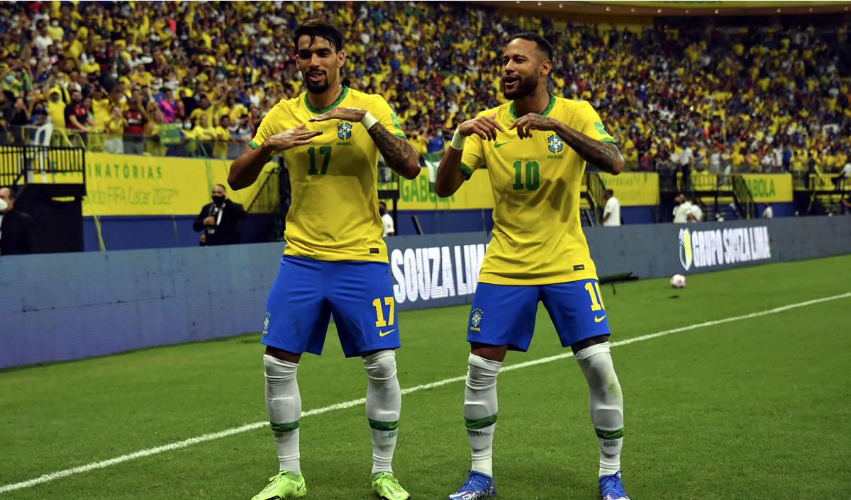 Neymar festejó su gol con un baile junto a Lucas Paquetá.