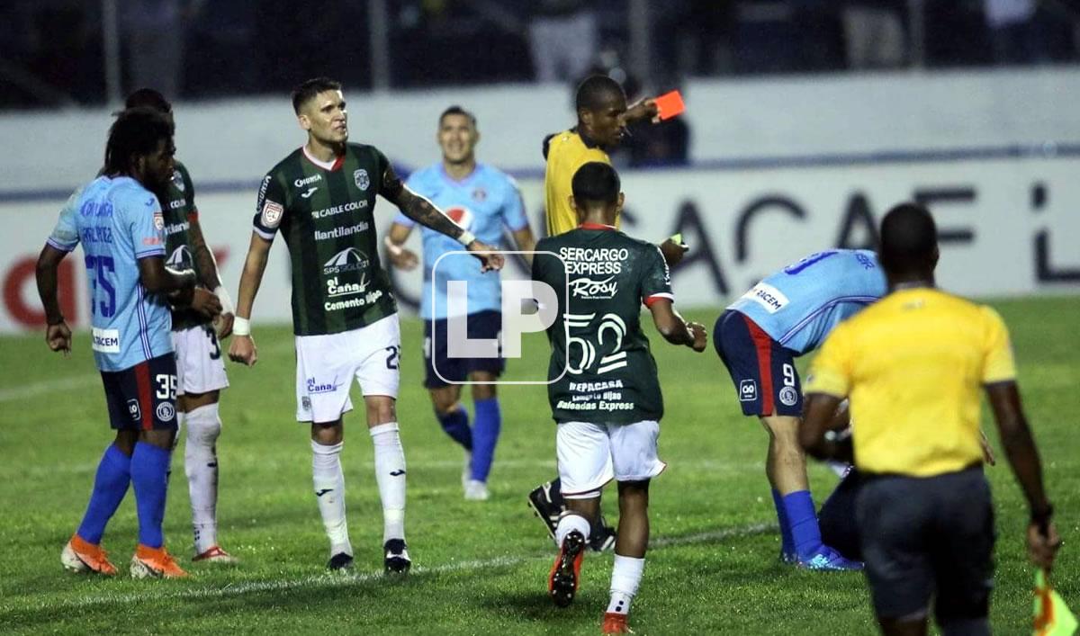 La expulsión de Kervin Arriaga ante Motagua.