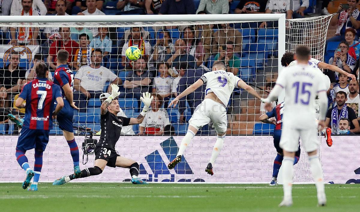 This is how Karim Benzema scored his goal against Levante.