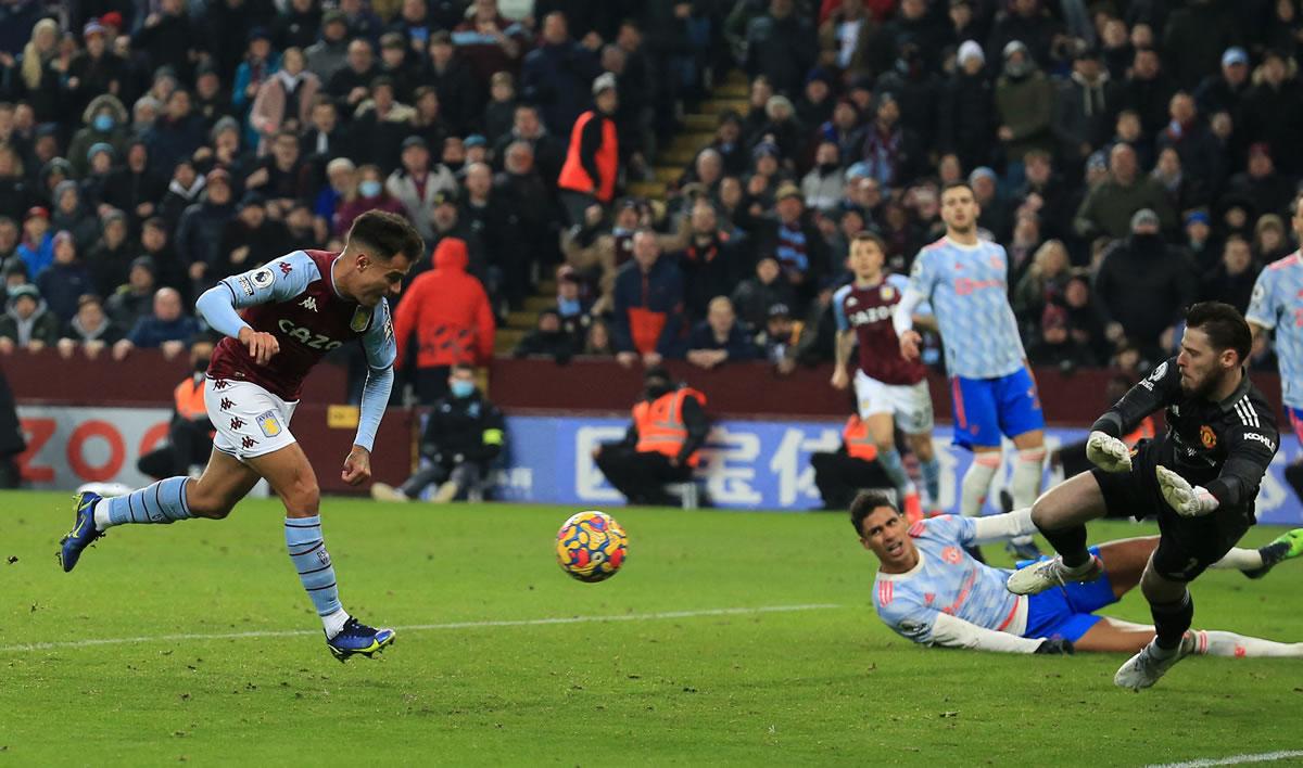 Phillipe Coutinho marcó el empate del Aston Villa con este disparo.
