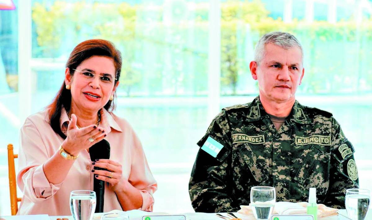 Podrían interpelar a Rixi Moncada en el Congreso por compras directas