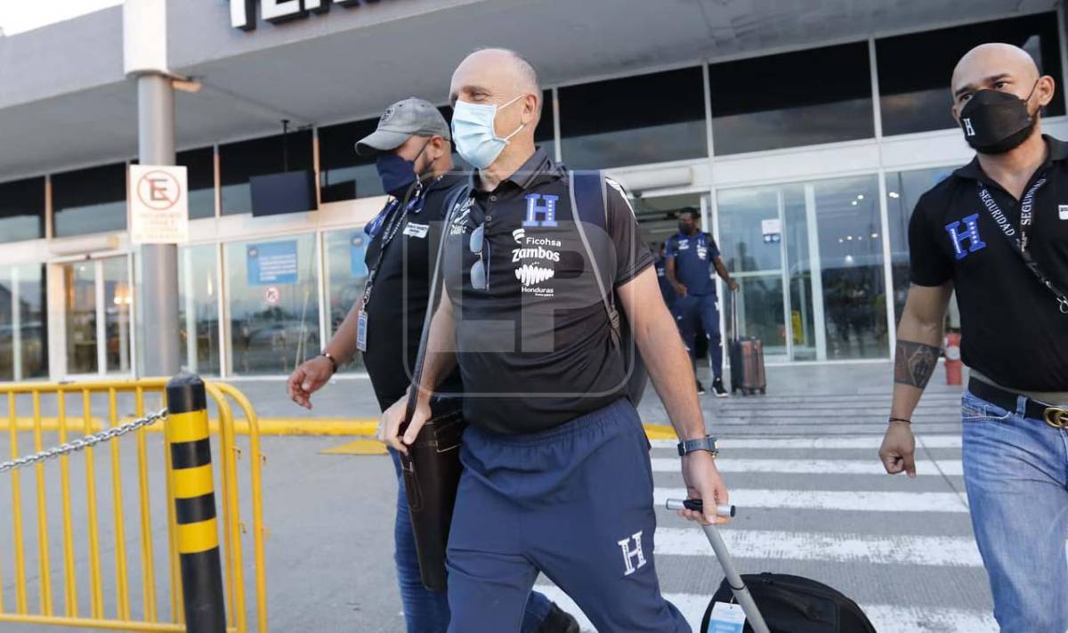 Fabián Coito llegó mudo y fue recibido con insultos tras la paliza en el Azteca