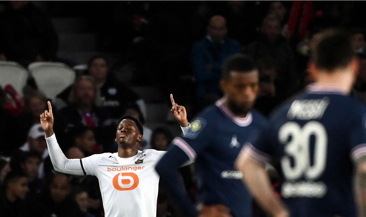 El canadiense Jonathan David celebrando su gol ante el PSG.