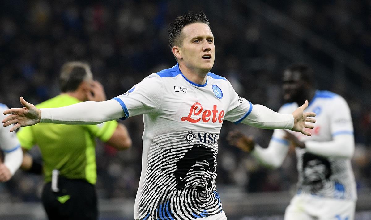 El polaco Piotr Zielinski abrió el marcador en el Giuseppe Meazza para el Napoli.
