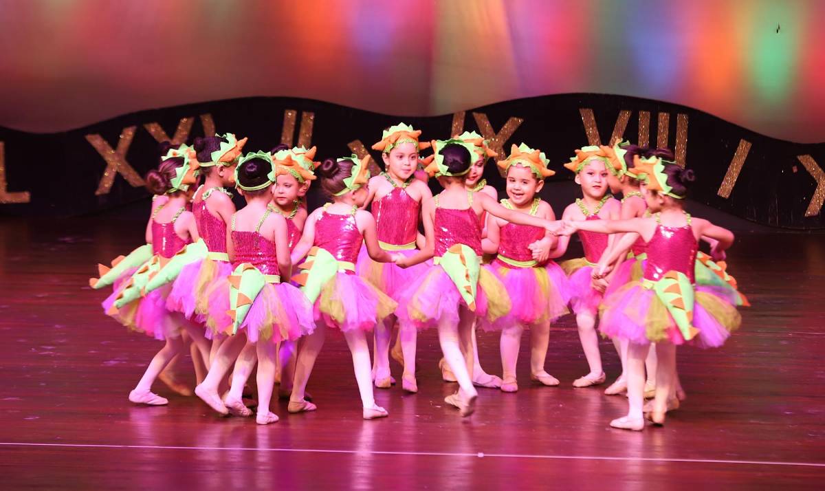 Alumnas de Bellas Artes impactan con su show “Fast Forward & Rewind”