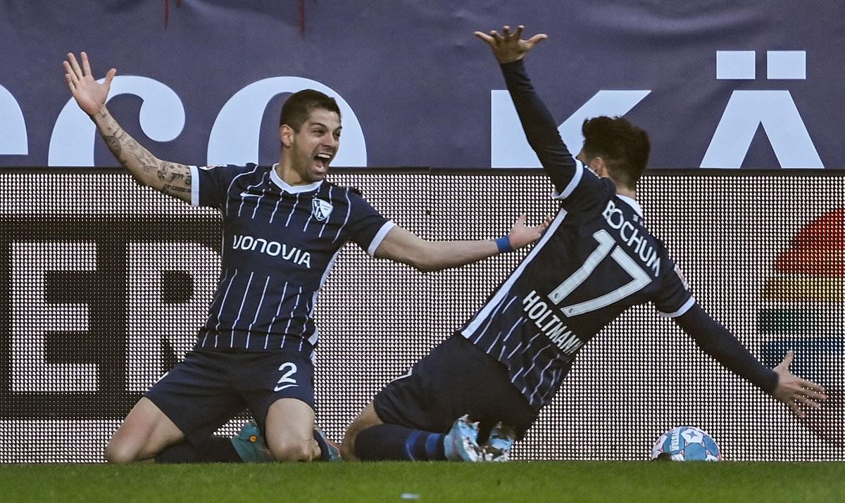 El defensa costarricense Cristian Gamboa celebrando su golazo contra el Bayern Múnich.