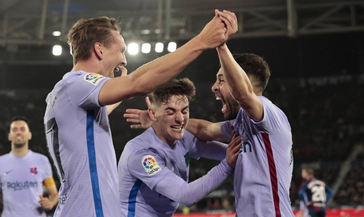 Barcelona en locura de partido vence in extremis al Levante y sigue al acecho del Real Madrid