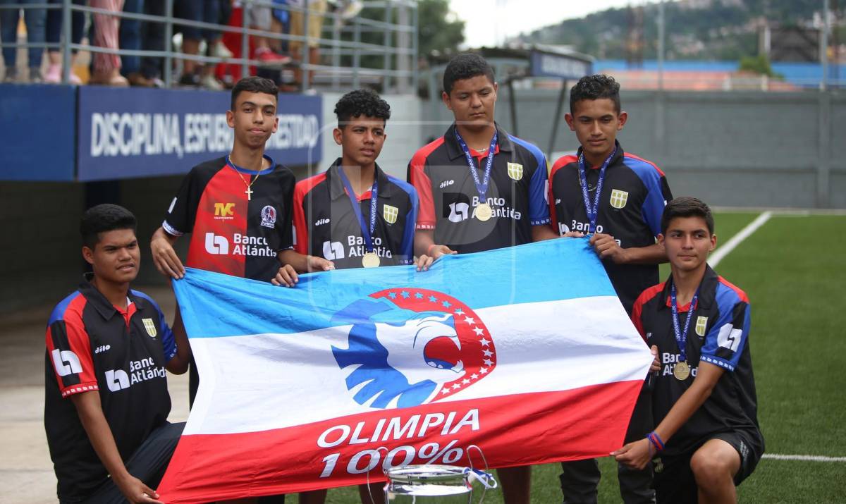 Sub-15 de Olimpia regresó a Honduras tras coronarse campeón de la Donosti Cup en España