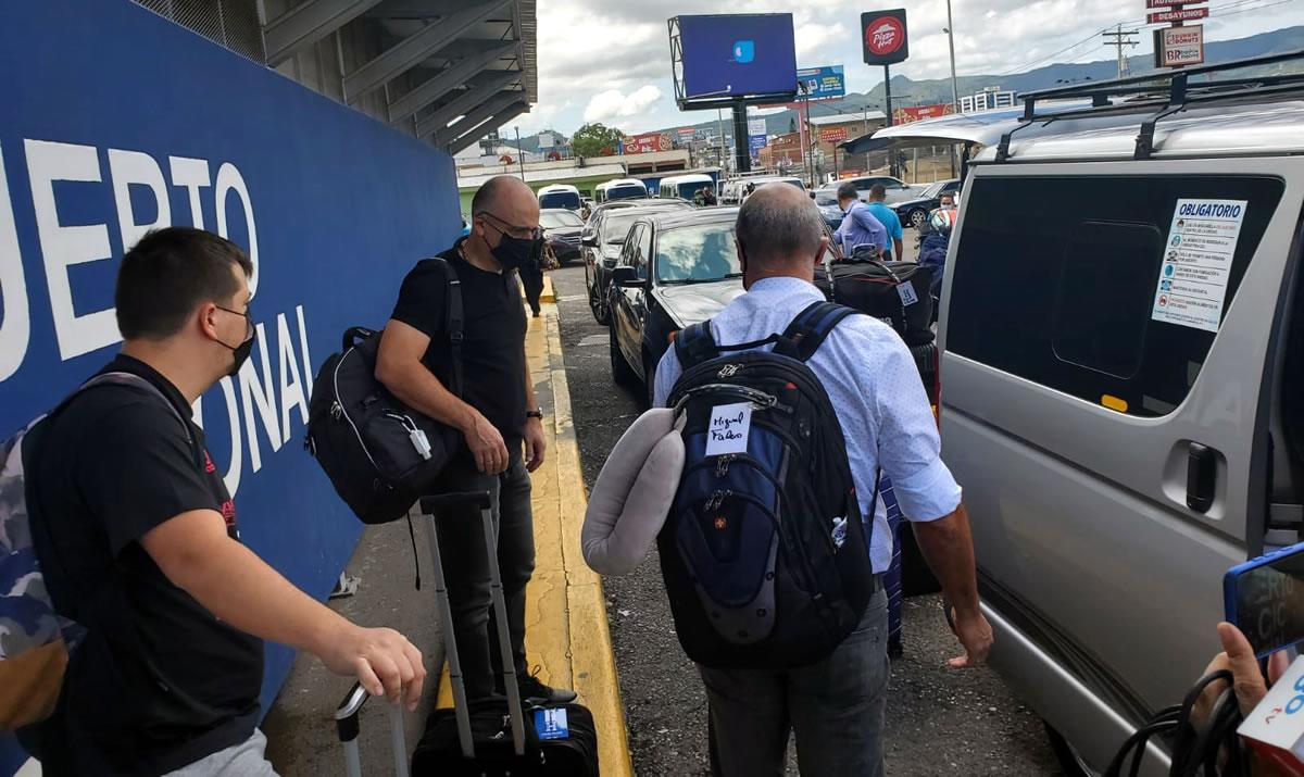 Fabián Coito y Miguel Falero se marcharon del país en silencio.