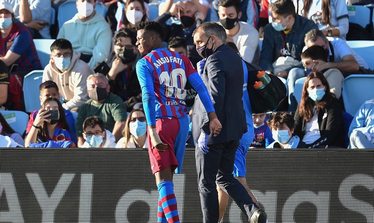 Ansu Fati saliendo lesionado en Balaídos.