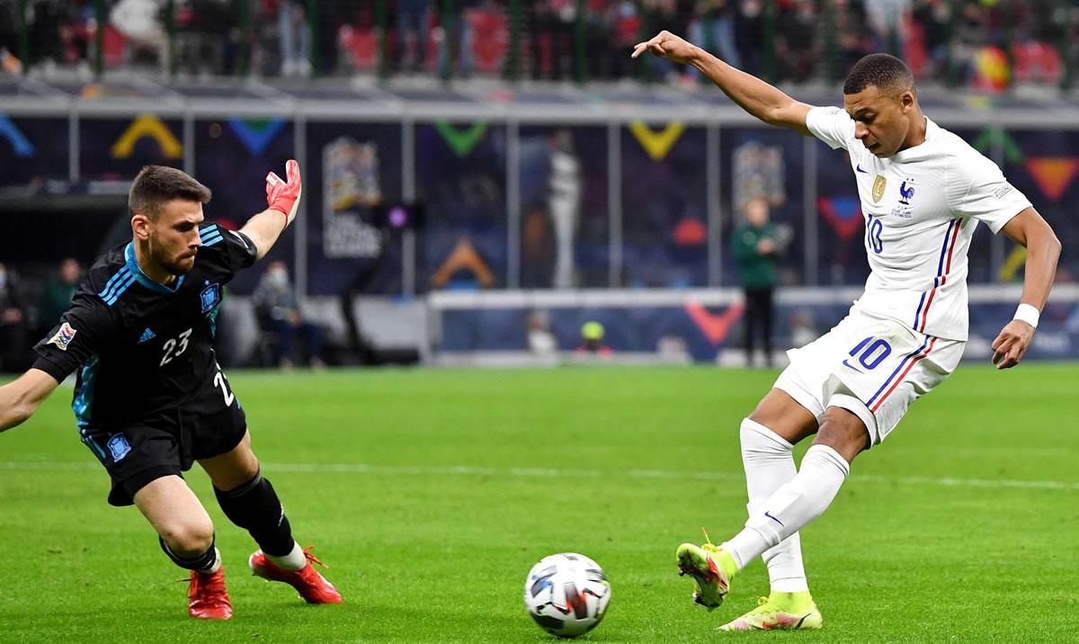 Así definió Mbappé ante Unai Simón para hacer el segundo gol francés.