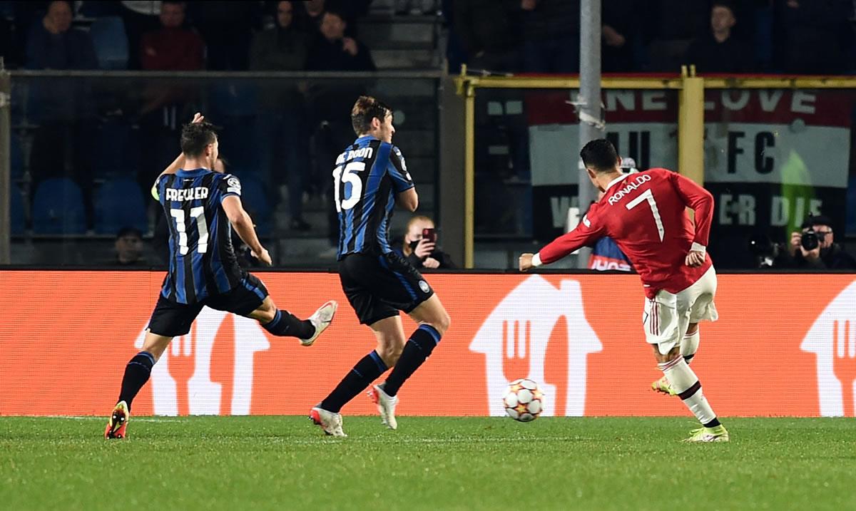 El derechazo de Cristiano Ronaldo que salvó al Manchester en Bérgamo.