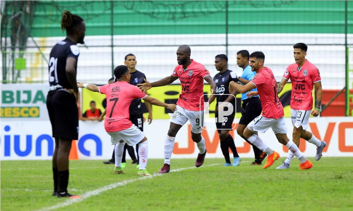 Clayvin Zúniga también dijo presente a su cita con el gol.