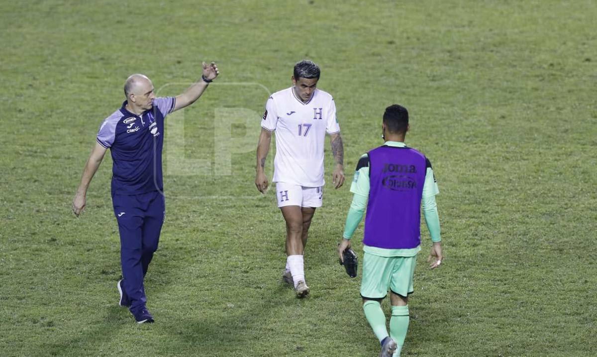 Fabián Coito se despidió de los jugadores de Honduras en el césped del estadio Olímpico. Se marcha sin pena ni gloria.