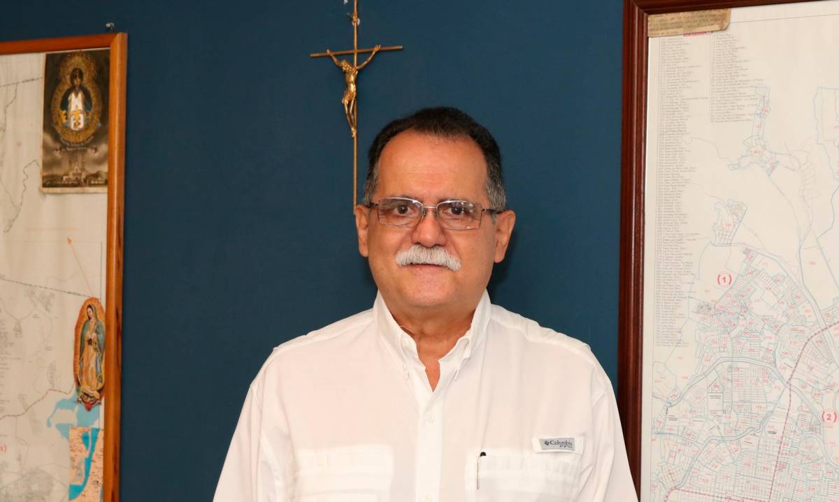 Rolando Elías Murra, gerente propietario de la ferretería Todo Fácil, desde hace 34 años.