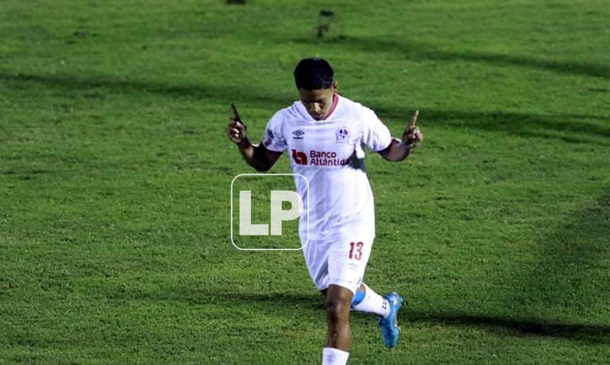 Bryan Moya festejando su segundo gol del campeonato con el Olimpia.