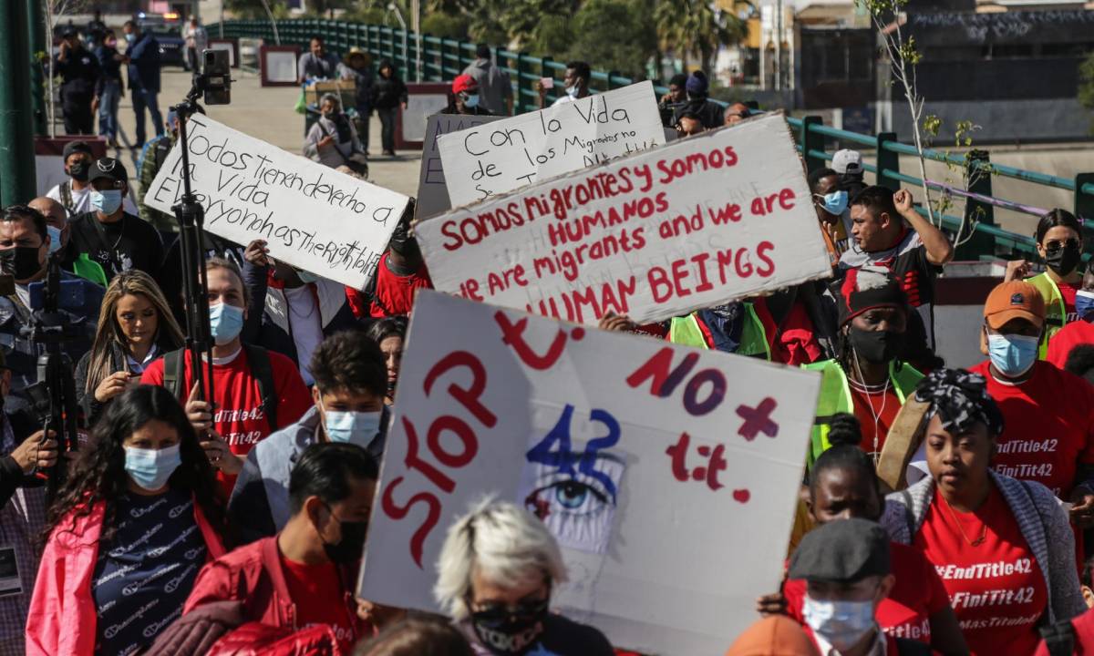 El Gobierno de Biden sigue aplicando la política del Título 42 contra los inmigrantes por la pandemia.