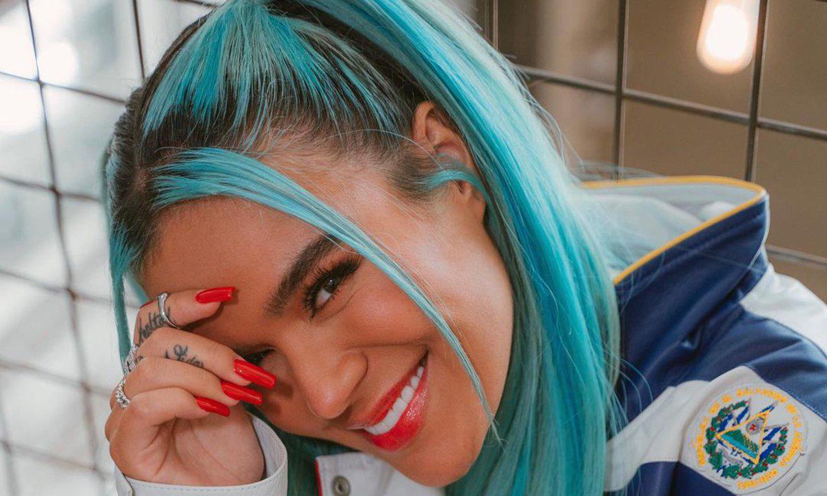 VIDEO: Karol G le canta a internas de una cárcel de Colombia