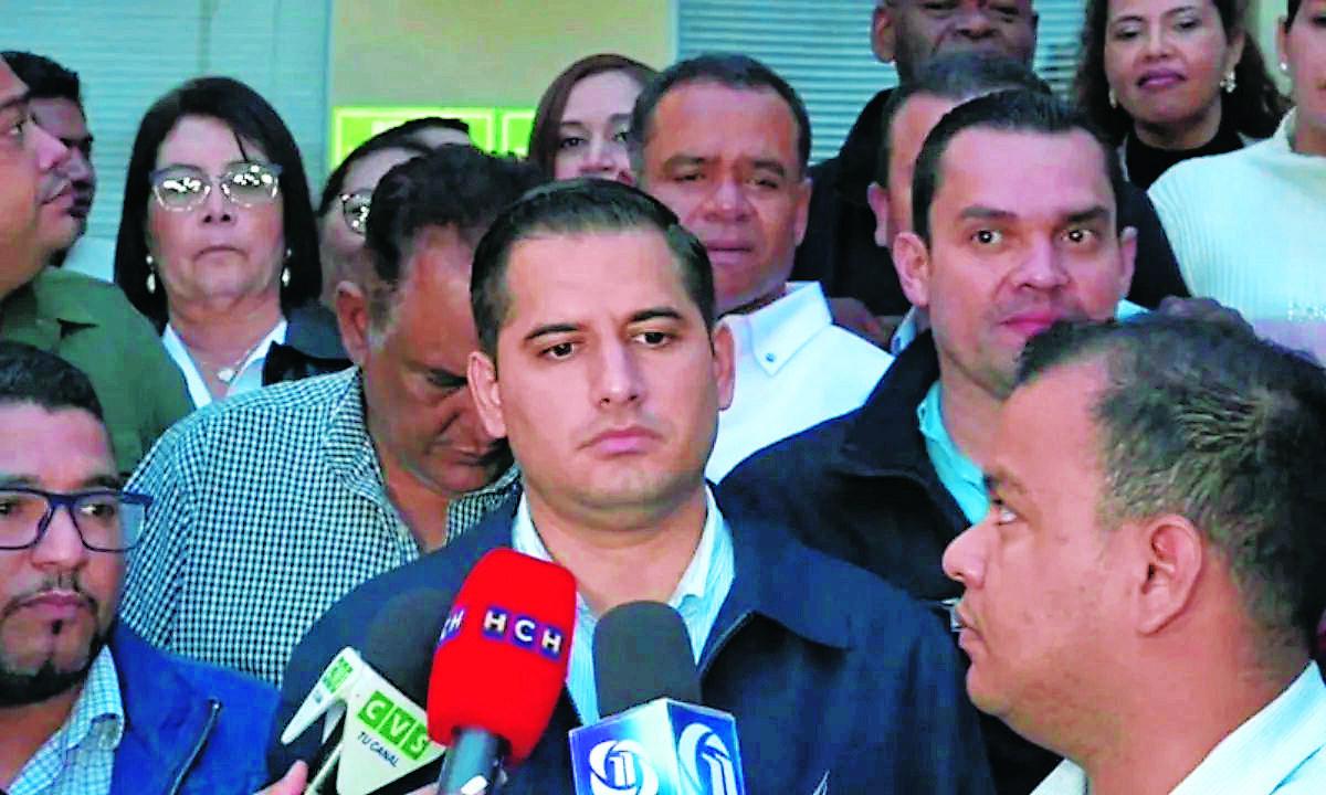 Oposición en el CN invita a jefe de bancada de Libre a dialogar hoy